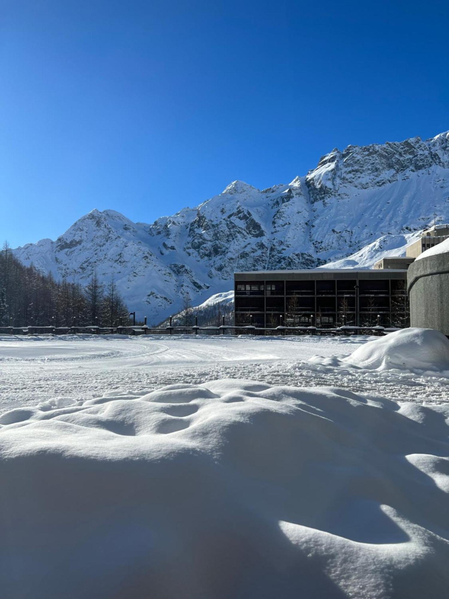 Cervinia - Matterhorn Apartments เบรยล์-แชร์วิเนีย ภายนอก รูปภาพ