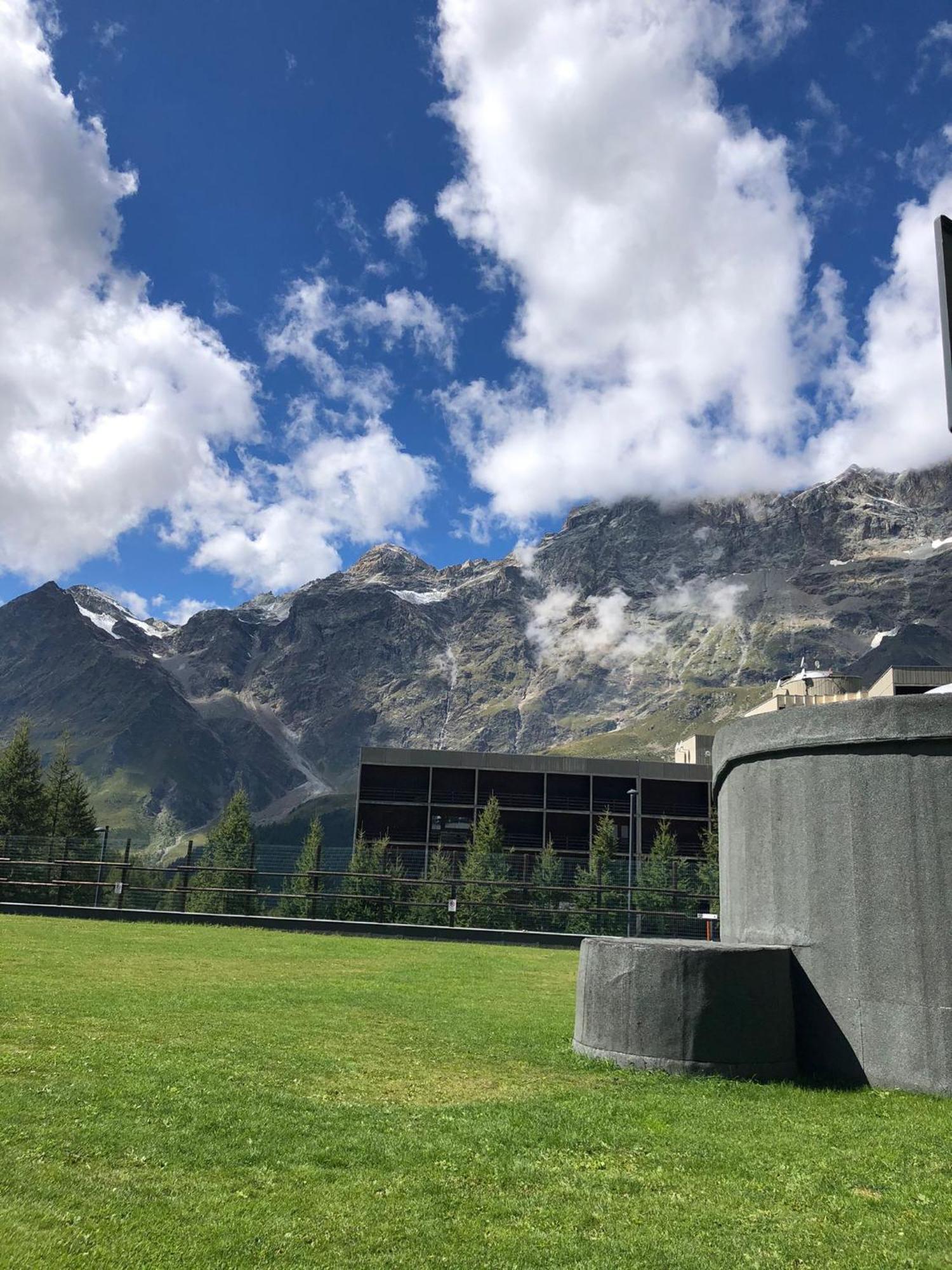 Cervinia - Matterhorn Apartments เบรยล์-แชร์วิเนีย ภายนอก รูปภาพ