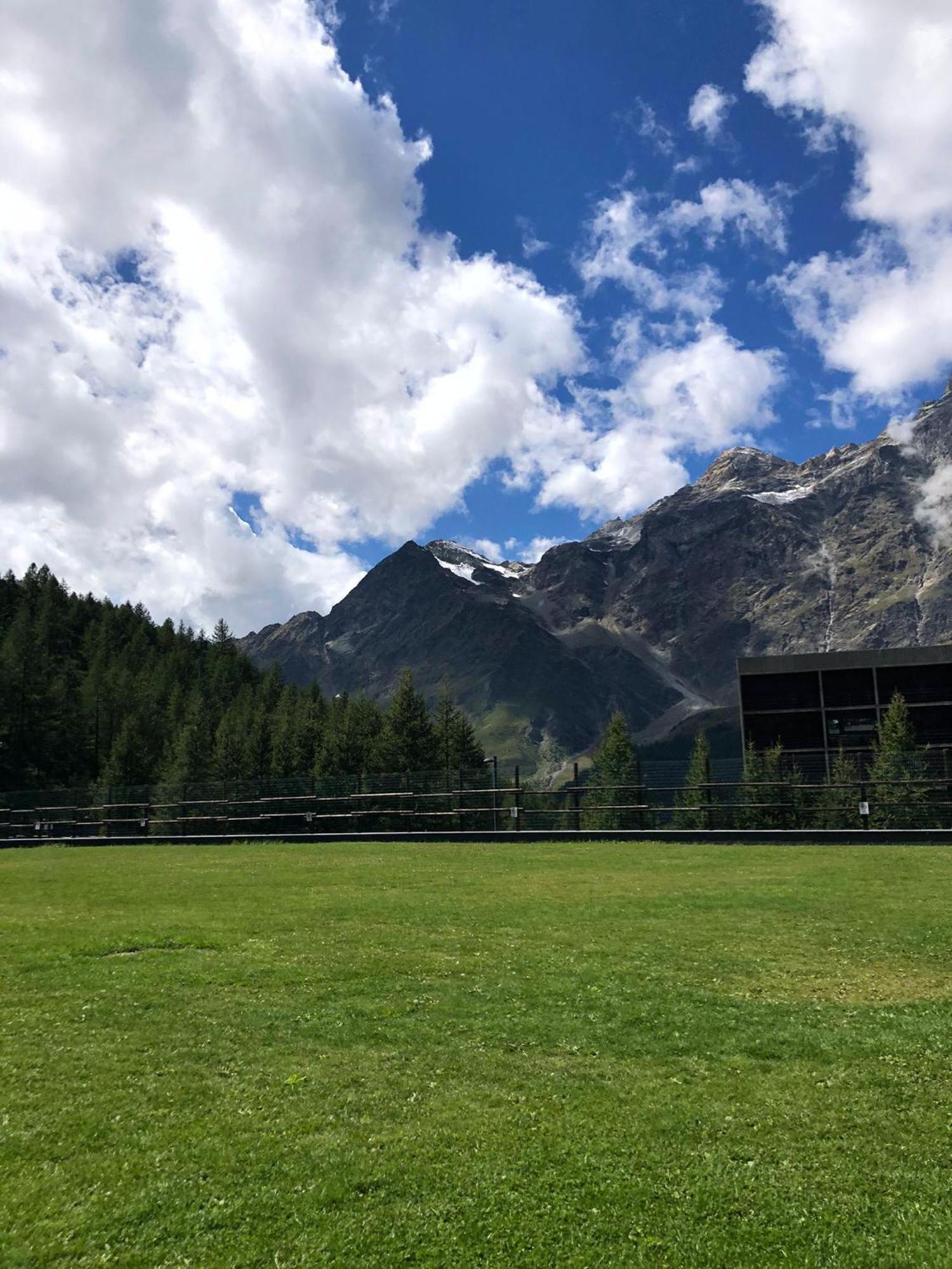 Cervinia - Matterhorn Apartments เบรยล์-แชร์วิเนีย ภายนอก รูปภาพ